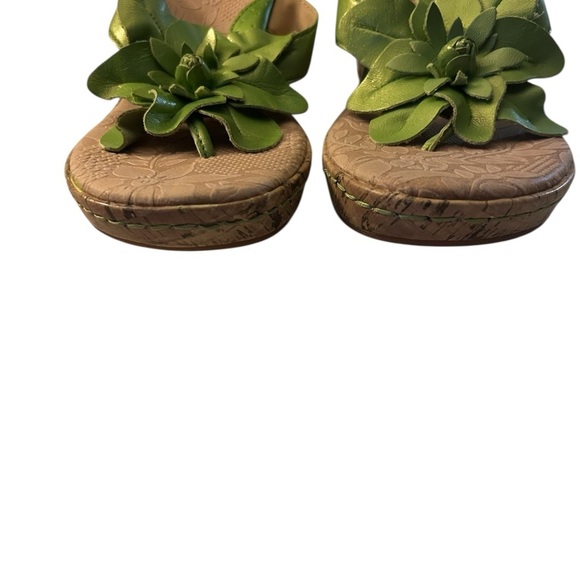 Børn Women's Leather Flip Flop Sandals Size 10 Green– Large Flower Detail NWOT - Picture 4 of 7